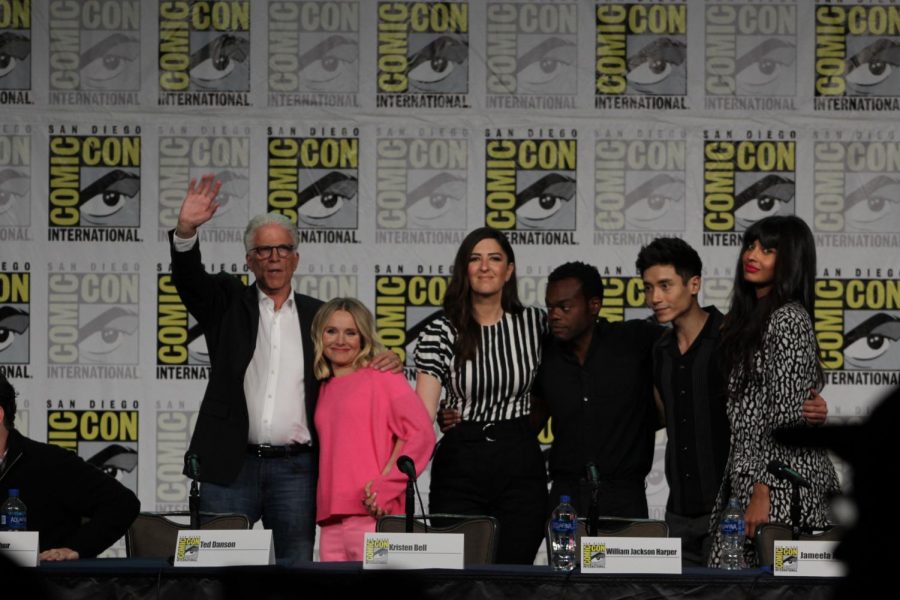 The_Good_Place_cast_and_crew_visit_San_Diego_Comic_Con_for_a_panel_(48469772656)