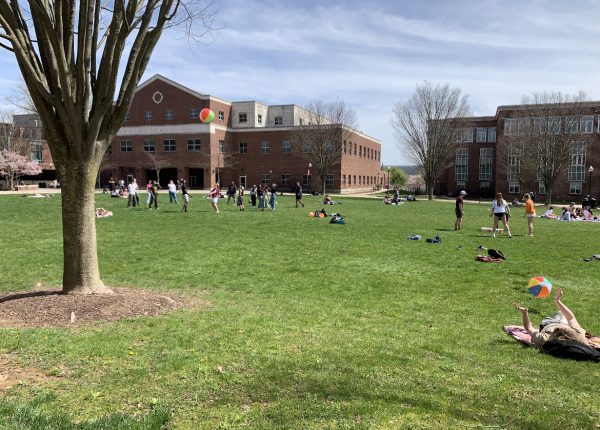 Students enjoying a nice day on the quad. 
